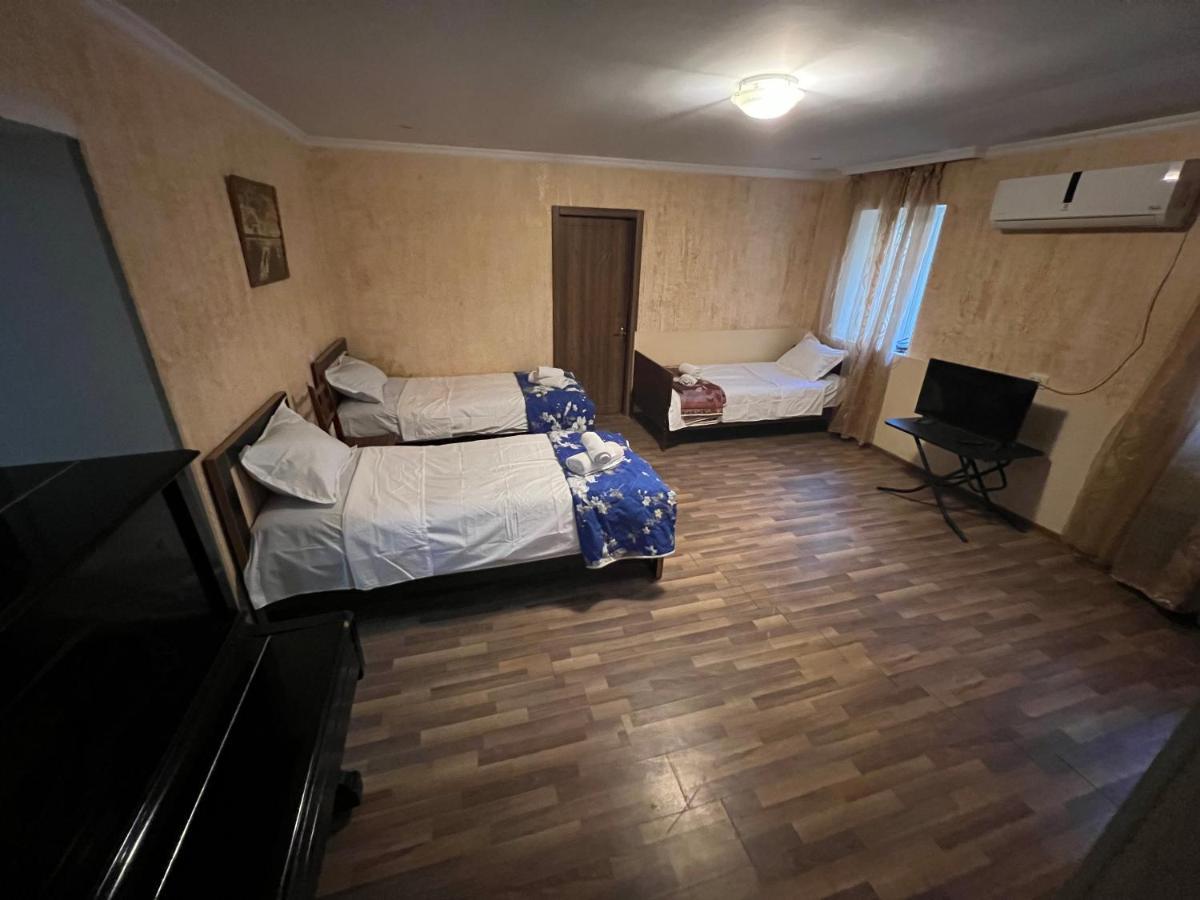 Cozy Apartment In The Centre Of Kutaisi Exterior photo